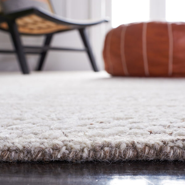 Safavieh Glamour 538 TUFTED 25% WOOL & 75% VISCOSE Rug GLM538A-8