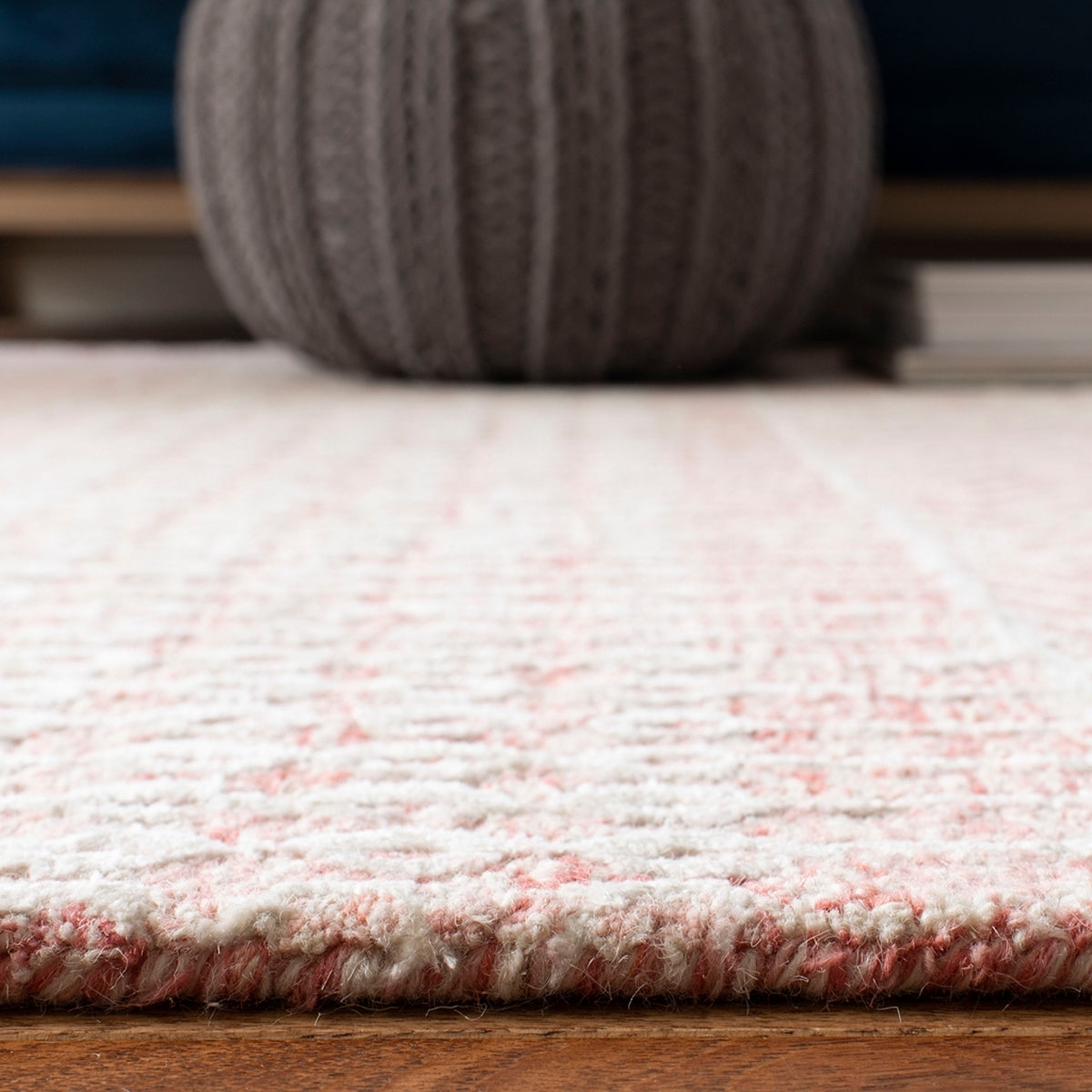 Glamour Tufted Rug in Luxurious Wool and Viscose Blend – Stylish Squar