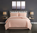 Chyle Blush Queen 3pc Quilt Set