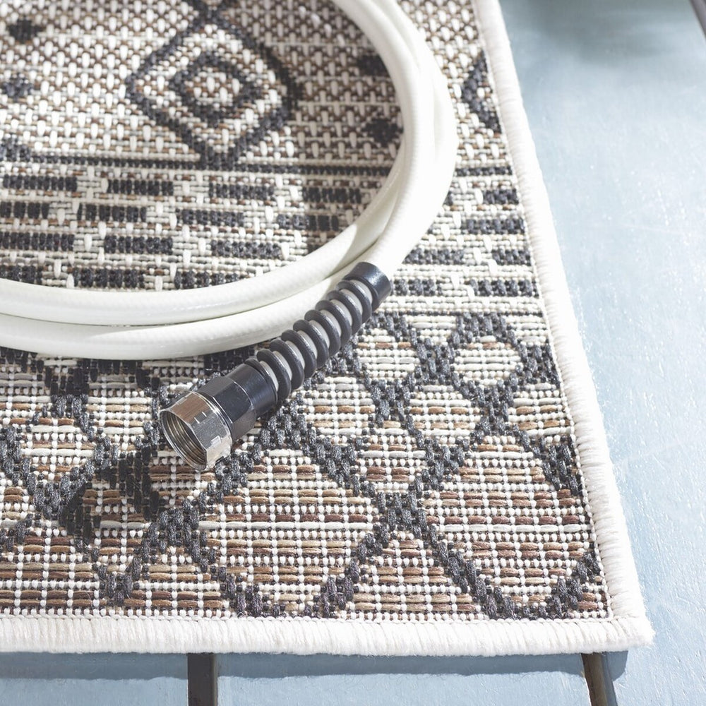 Safavieh Havana 301 Power Loomed 74% Polypropylene/12% Polyester/14% Backing Material Outdoor Rug HAV301E-9
