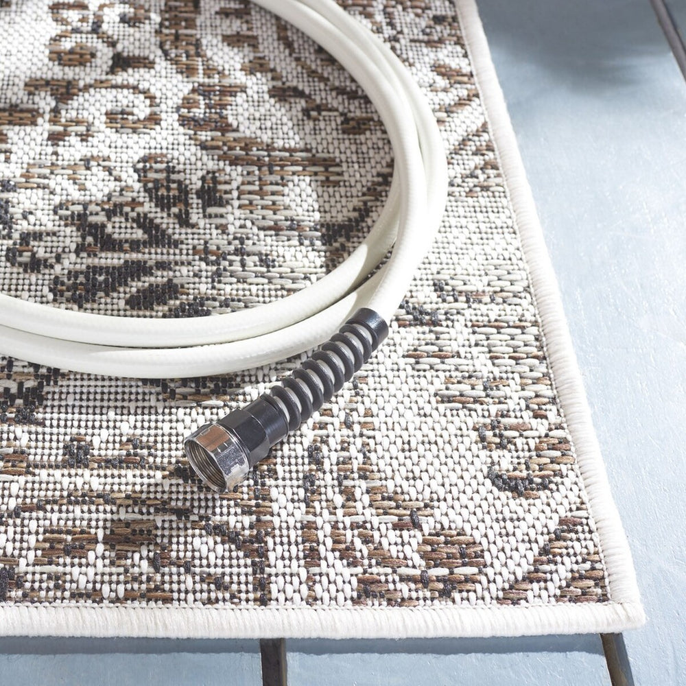 Safavieh Havana 327 Power Loomed 74% Polypropylene/12% Polyester/14% Backing Material Outdoor Rug HAV327E-9