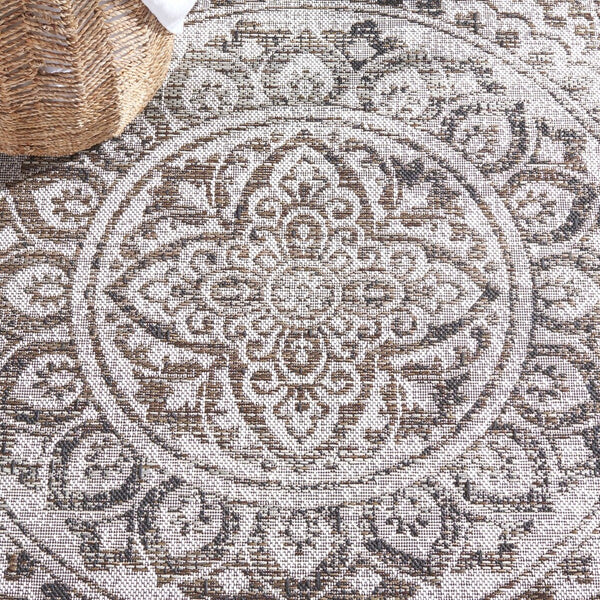 Safavieh Havana 327 Power Loomed 74% Polypropylene/12% Polyester/14% Backing Material Outdoor Rug HAV327E-9