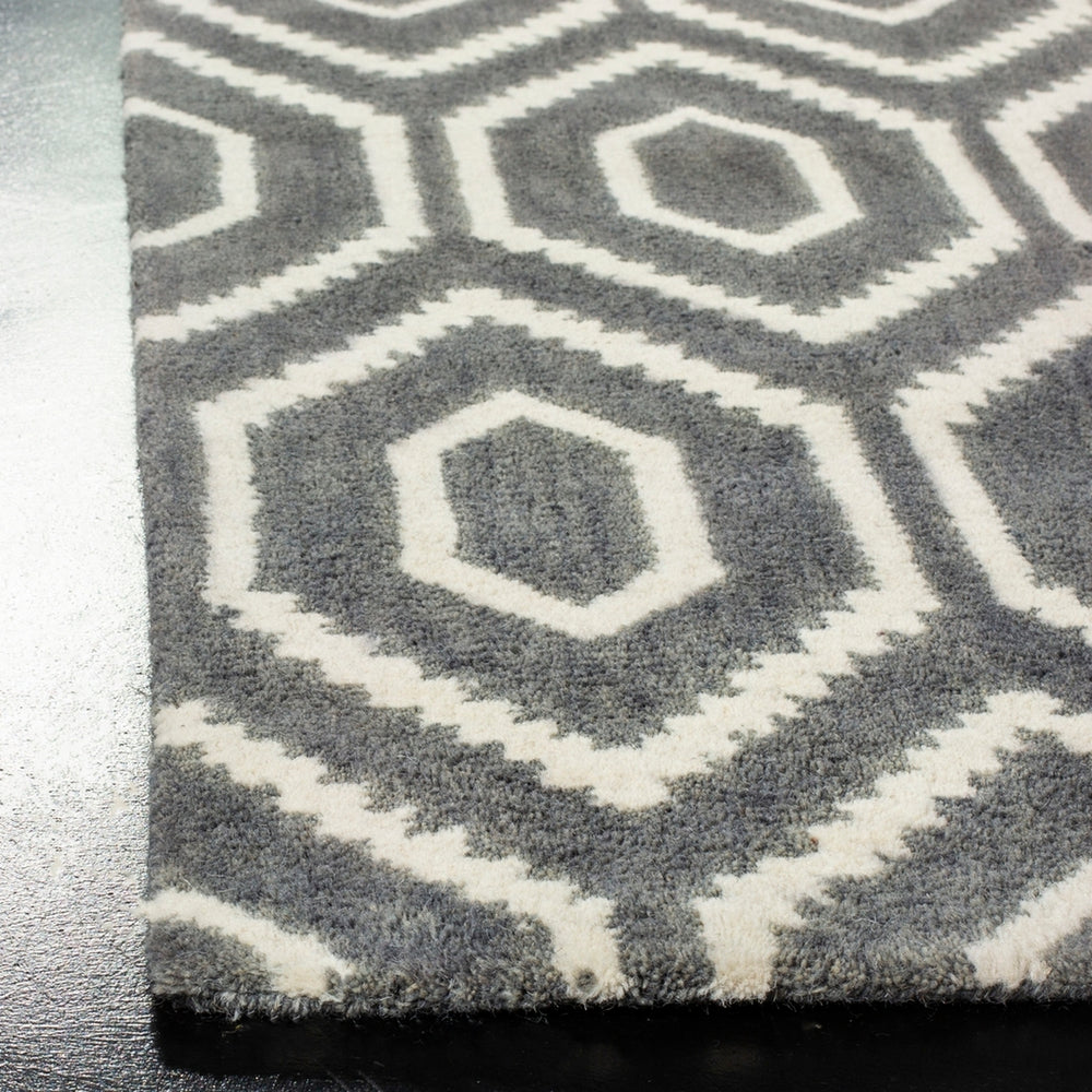 Safavieh Himalaya 902 Hand Tufted Wool Rug HIM902F-9