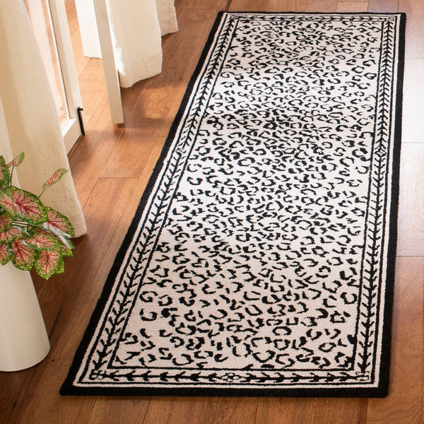 Safavieh Hk15 Hand Hooked Wool Rug HK15C-CNR