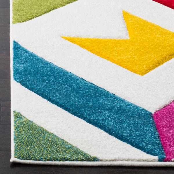 Safavieh Hollywood HLW700 Power Loomed Rug