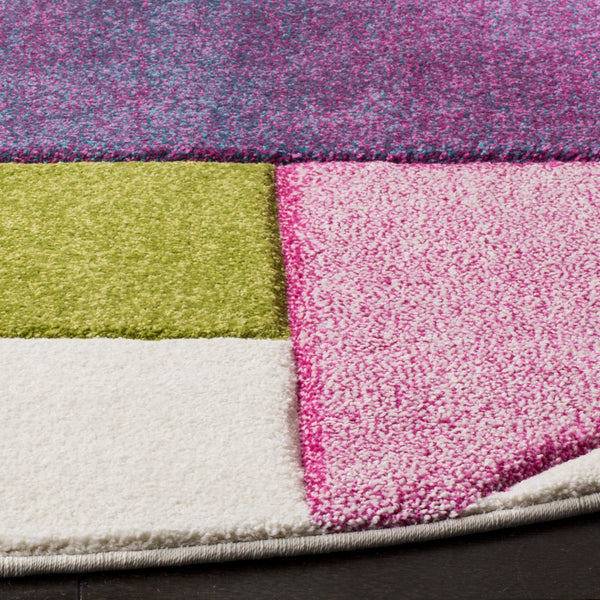 Safavieh Hollywood HLW702 Power Loomed Rug