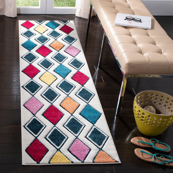 Safavieh Hollywood HLW704 Power Loomed Rug