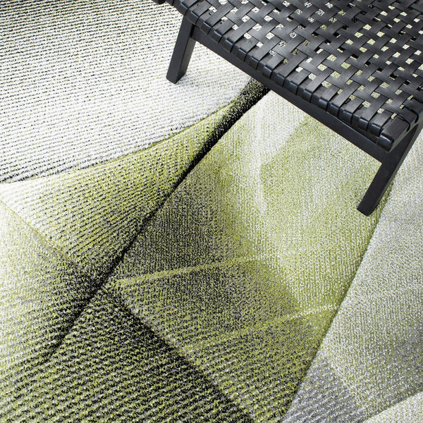 Safavieh Hollywood 715 Power Loomed Polypropylene Contemporary Rug HLW715Y-26