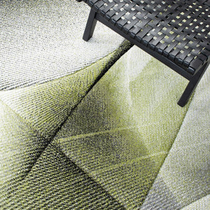 Safavieh Hollywood 715 Power Loomed 100% Polypropylene Contemporary Rug HLW715Y-9