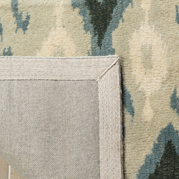 Safavieh Ikat IKT216 Hand Tufted Rug