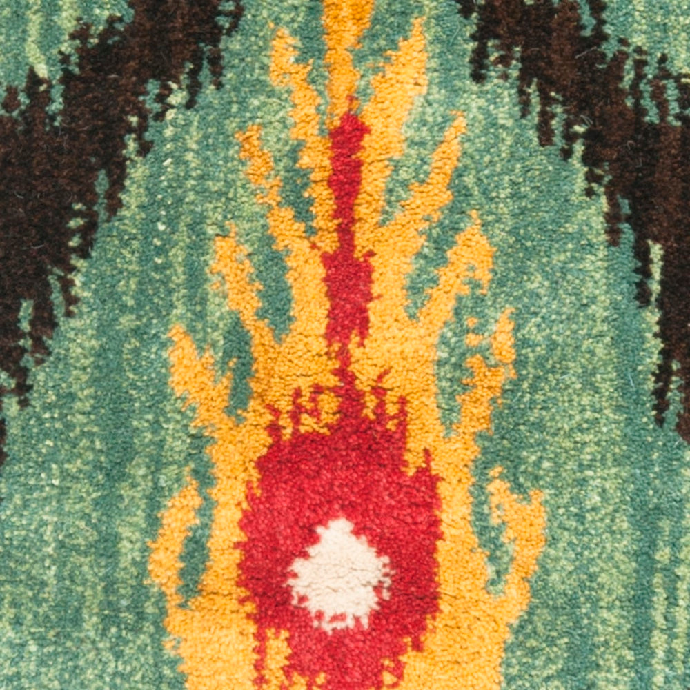 Safavieh Ikat IKT219 Hand Tufted Rug