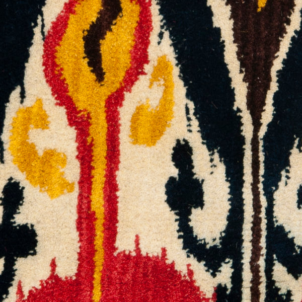 Safavieh Ikat IKT222 Hand Tufted Rug