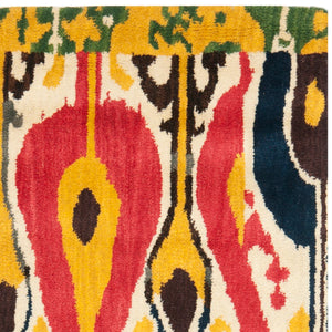 Safavieh Ikat IKT222 Hand Tufted Rug