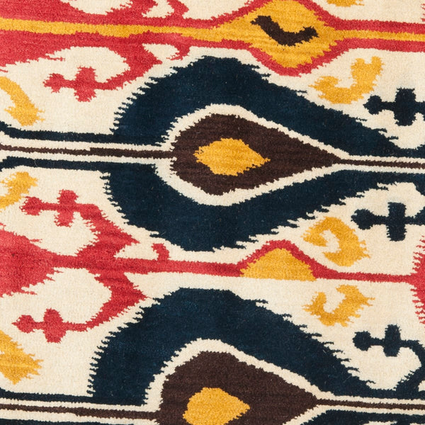 Safavieh Ikat IKT222 Hand Tufted Rug