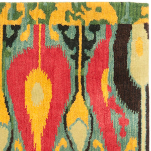 Safavieh Ikat IKT222 Hand Tufted Rug