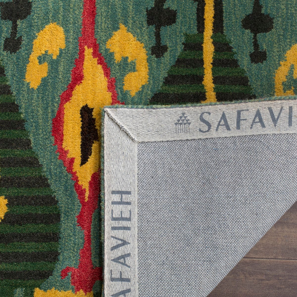 Safavieh Ikat IKT222 Hand Tufted Rug