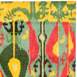 Safavieh Ikat IKT222 Hand Tufted Rug