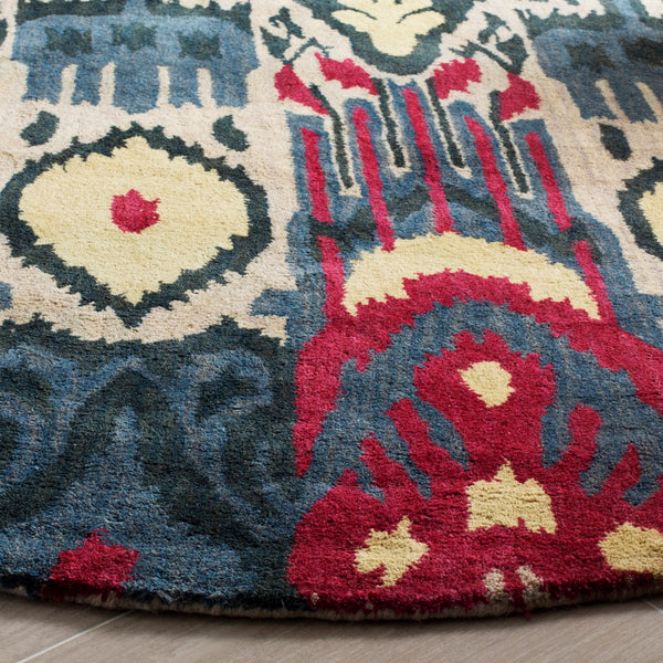 Safavieh Ikat IKT466 Hand Tufted Rug