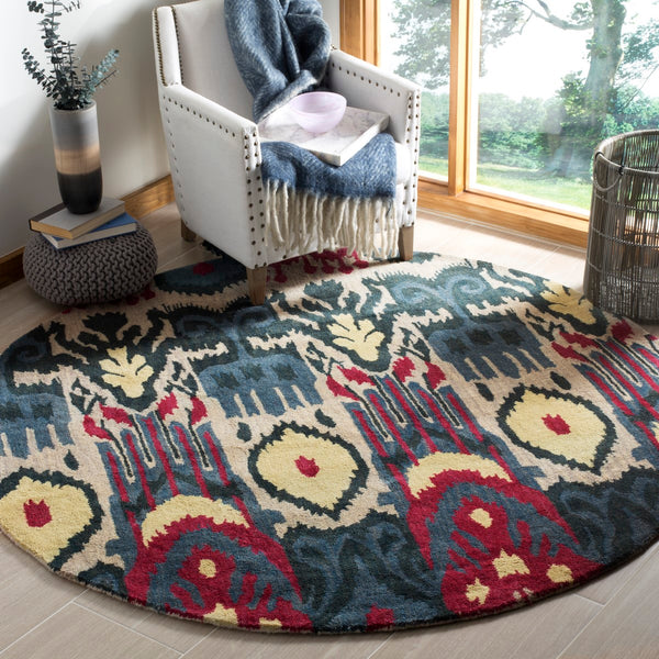 Safavieh Ikat IKT466 Hand Tufted Rug