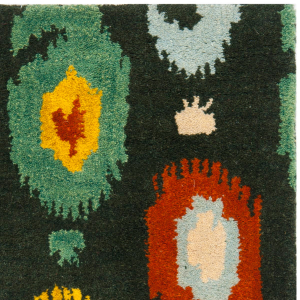 Safavieh Ikat IKT471 Hand Tufted Rug