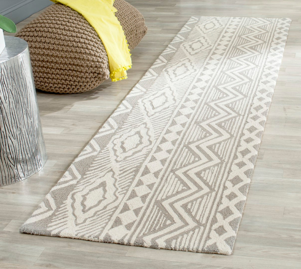 Safavieh Isaac IMR353 Hand Tufted Rug