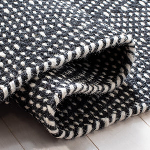 Kilim 380 Flat Weave 80% Wool, 20% Cotton Rug Black / Ivory 80% Wool, 20% Cotton KLM380Z-6