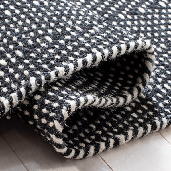 Kilim 380 Flat Weave 80% Wool, 20% Cotton Rug Black / Ivory 80% Wool, 20% Cotton KLM380Z-6