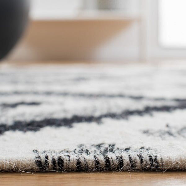 Safavieh Kilim 528 80% Wool, 20% Cotton Hand Loomed Fringe: 8cm Rug KLM528A-8