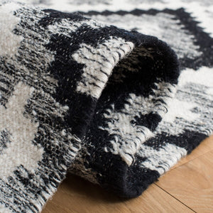 Safavieh Kilim 528 80% Wool, 20% Cotton Hand Loomed Fringe: 8cm Rug KLM528A-8