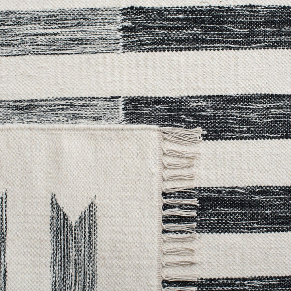 Safavieh Kilim 529 80% Wool, 20% Cotton Hand Loomed Fringe: 8cm Rug KLM529A-8