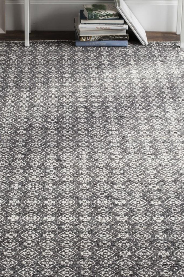 Kilim Hand Woven Wool Pile Rug from India – Luxurious and Durable Artisan Craftsmanship for Any Space