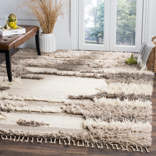 Safavieh Kenya KNY224 Hand Knotted Rug