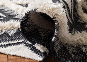 Safavieh Kenya KNY453 Hand Woven Rug