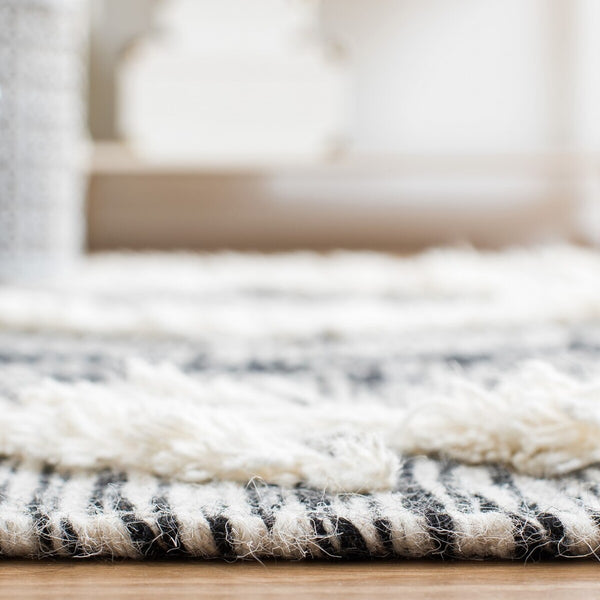 Safavieh Kenya 462 Hand Loomed 80% Wool/20% Cotton Tassel Rug KNY462A-9