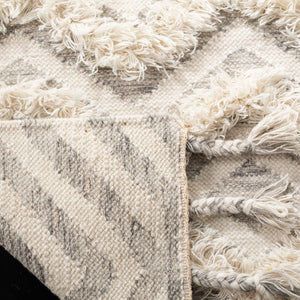 Safavieh Kenya KNY605 Hand Knotted Rug