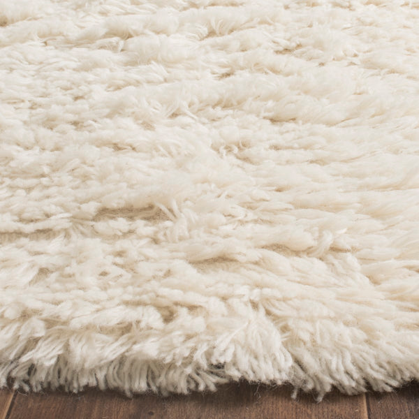 Safavieh Kenya KNY711 Hand Knotted Rug