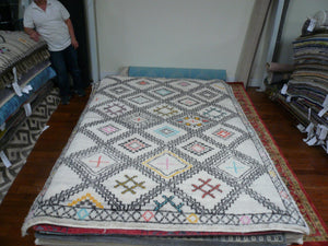 Safavieh Kenya KNY822 Hand Knotted Rug