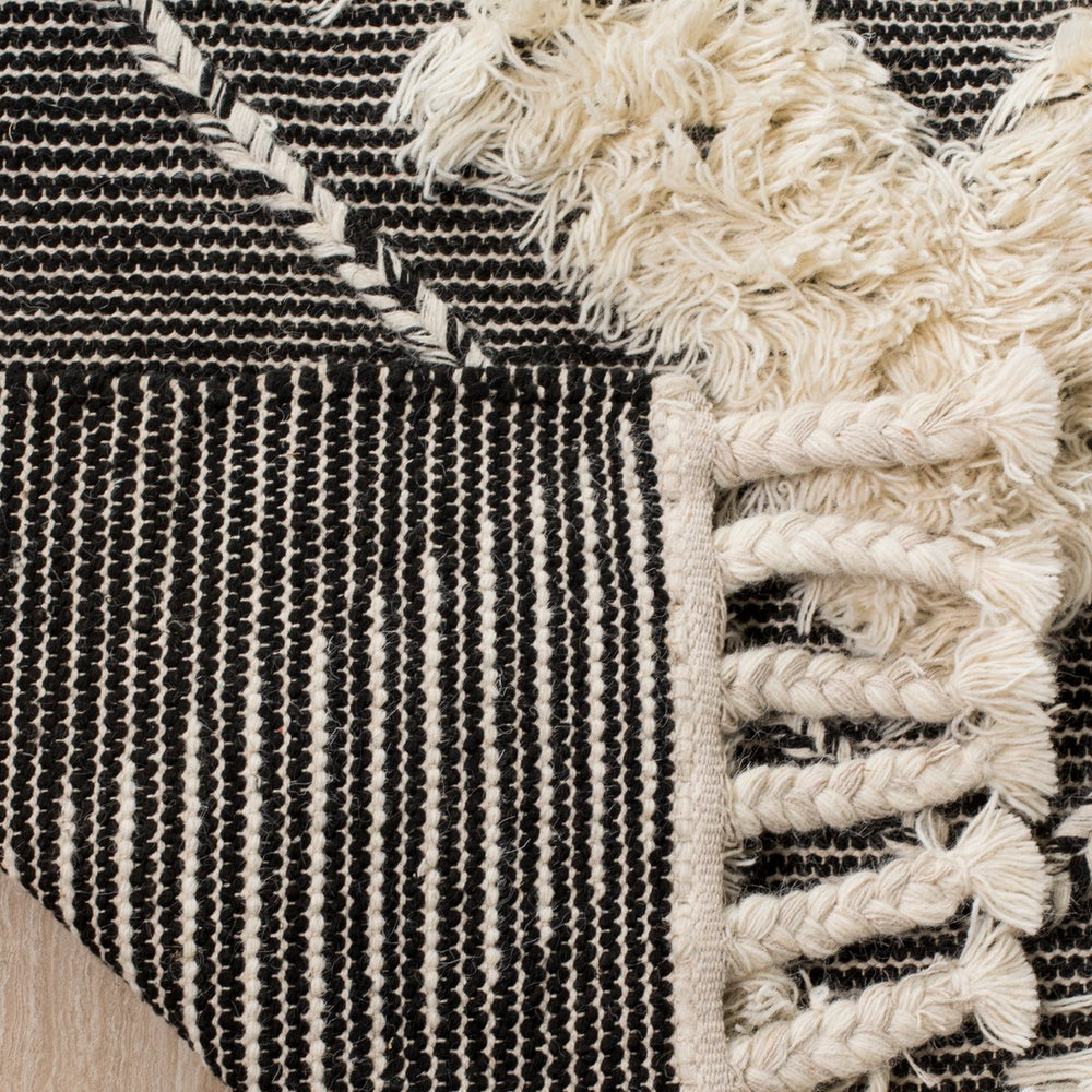 Safavieh Kenya KNY903 Hand Knotted Rug