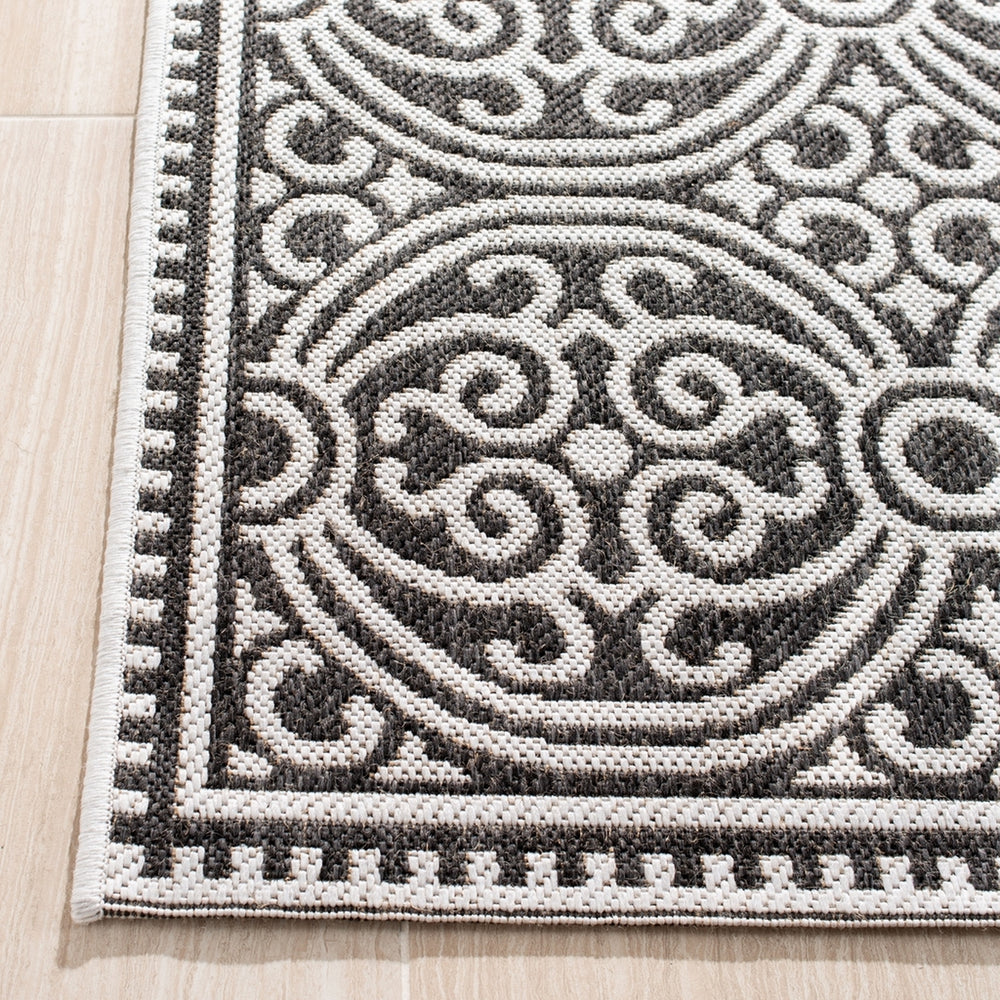 Safavieh Linden 134 PowerLoomed 100% Polypropylene Pile Indoor/ Outdoor Rug LND134A-8SQ