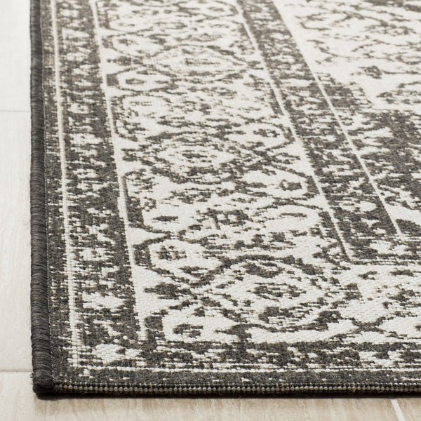 Safavieh Linden 137 PowerLoomed 100% Polypropylene Pile Indoor/ Outdoor Rug LND137A-8SQ