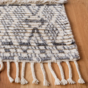 Safavieh Manhattan MAN467 Hand Knotted Rug