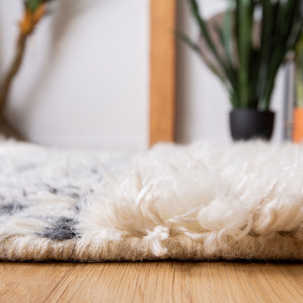 Safavieh Manhattan MAN467 Hand Knotted Rug