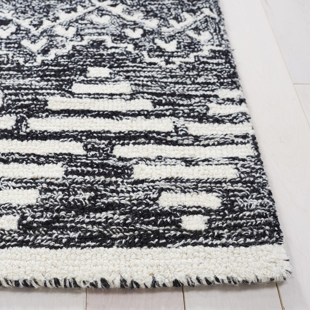 Safavieh Metro 253 Hand Tufted Wool and Cotton with Latex Bohemian Rug MET253Z-8