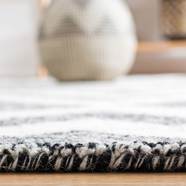 Safavieh Metro 254 Hand Tufted Wool and Cotton with Latex Bohemian Rug MET254A-8