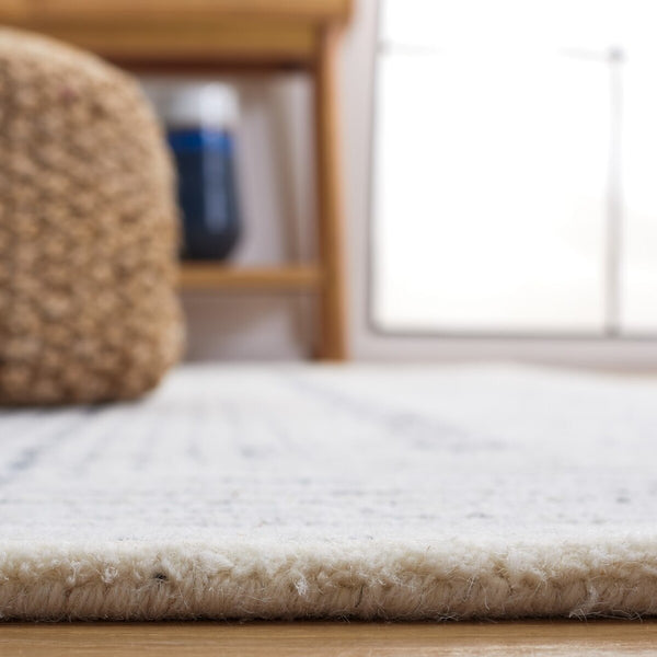 Metro Hand Tufted Pet Yarn and Wool Rug with Luxurious Texture for Elegant Home Decor Style