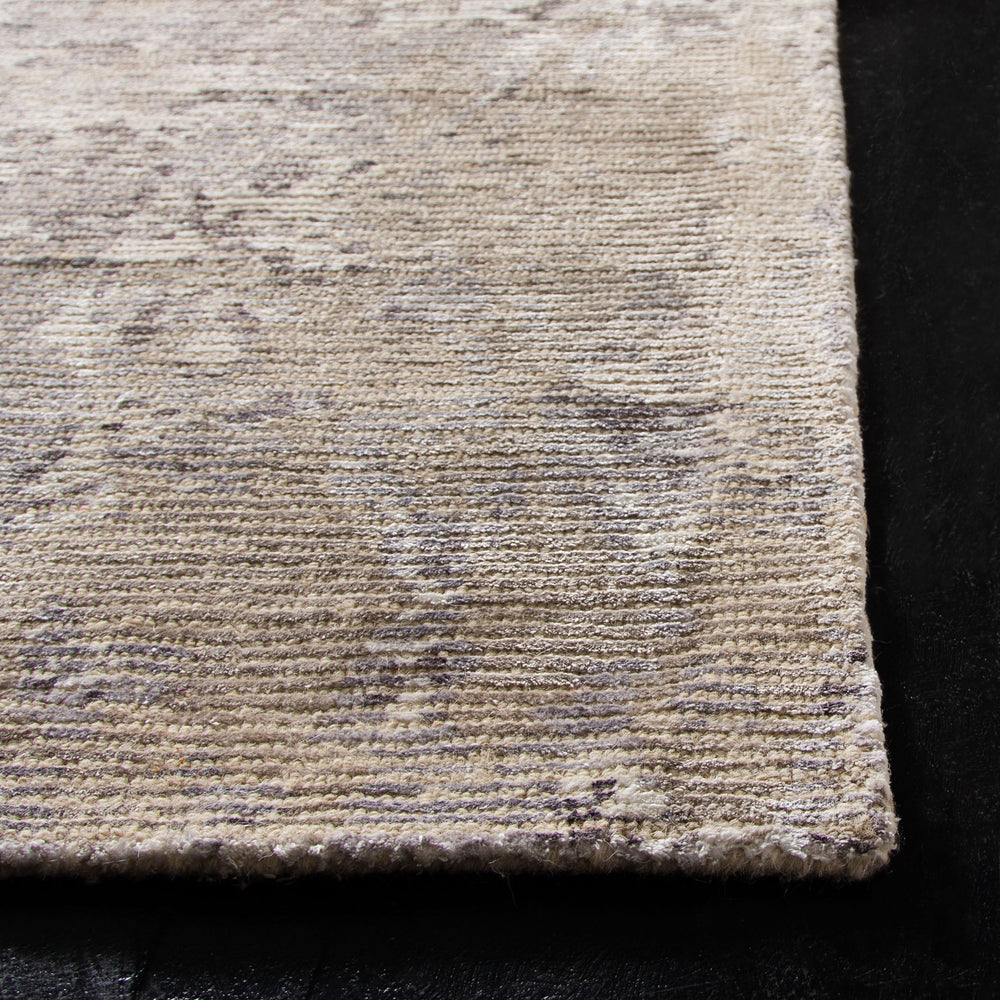 Safavieh Mirage MIR732 Hand Tufted Rug