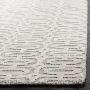 Safavieh Mirage MIR902 Hand Loomed Rug