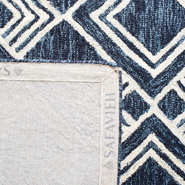 Safavieh Micro Loop MLP154 Tufted Rug