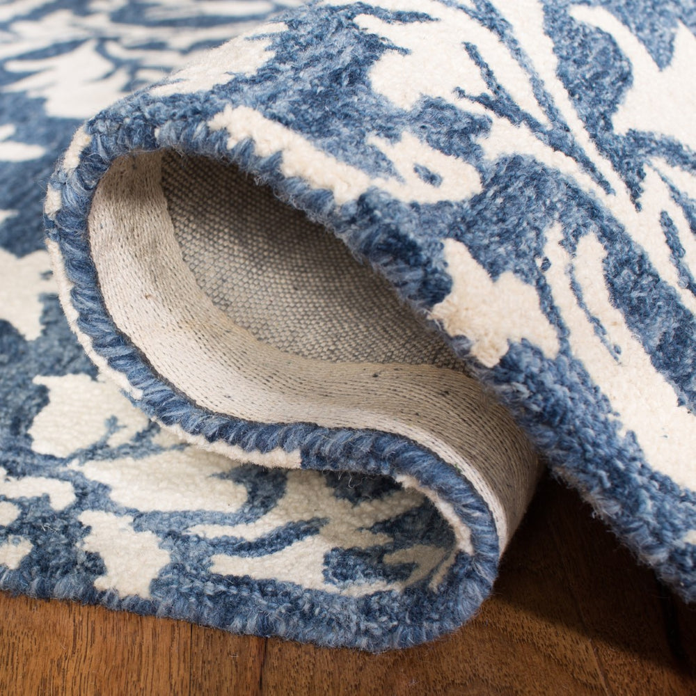 Safavieh Micro Loop MLP221 Hand Tufted Rug