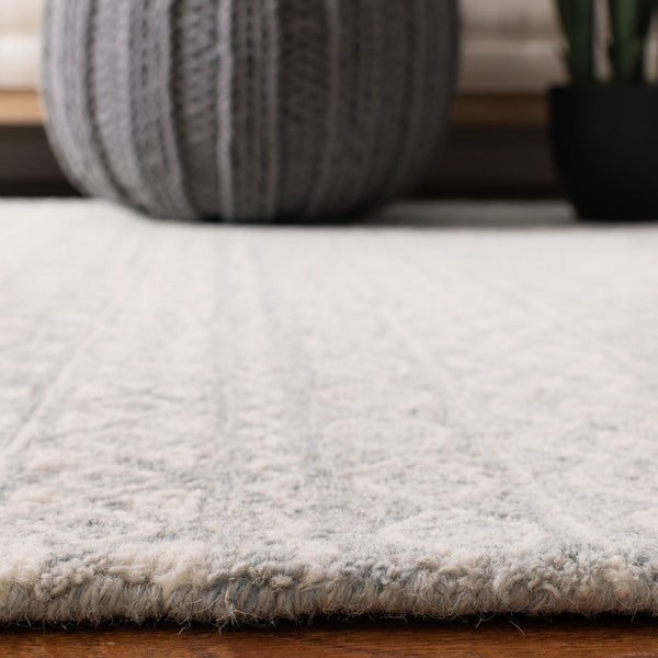 Safavieh Micro MLP502 Hand Tufted Rug